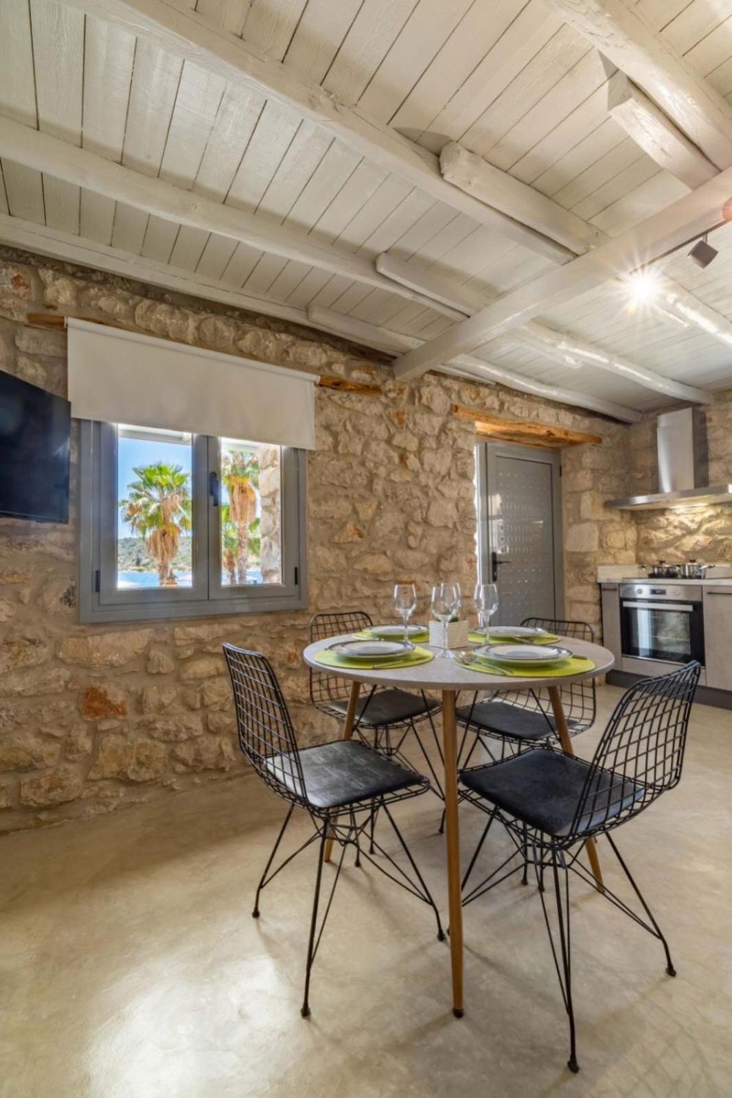 Vivari Stone House 外观 照片